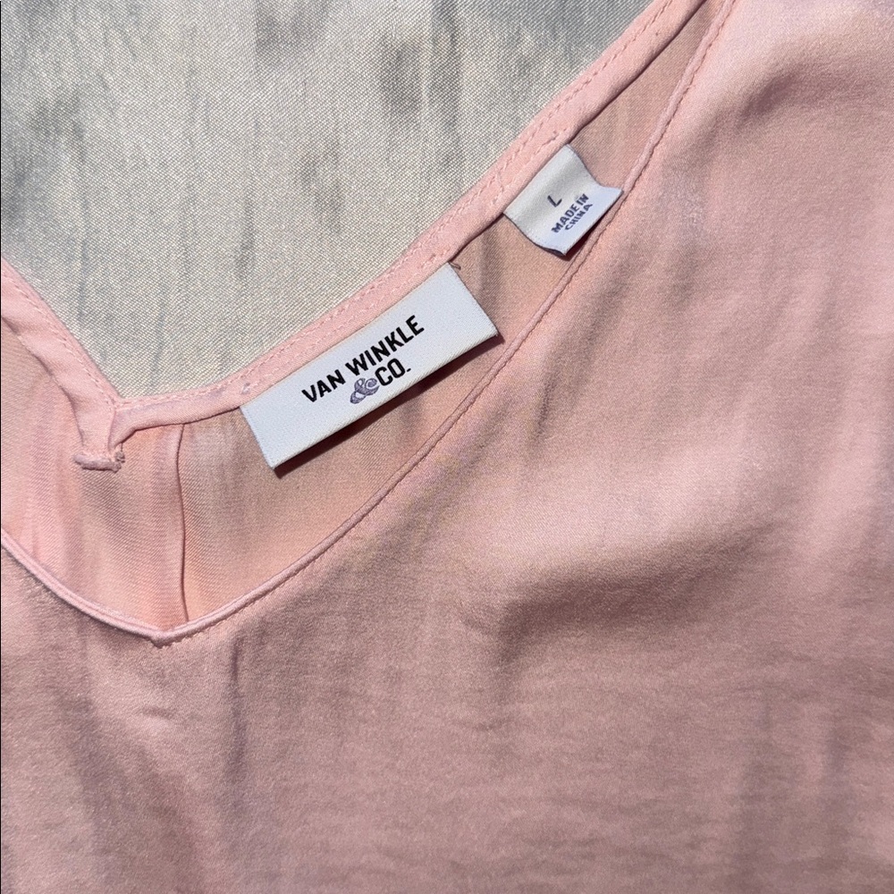 Van Winkle Co. Matte Silk Pink Pajama Set V-Neck & Drawstring Shorts Lacey Sz L - Picture 7 of 14